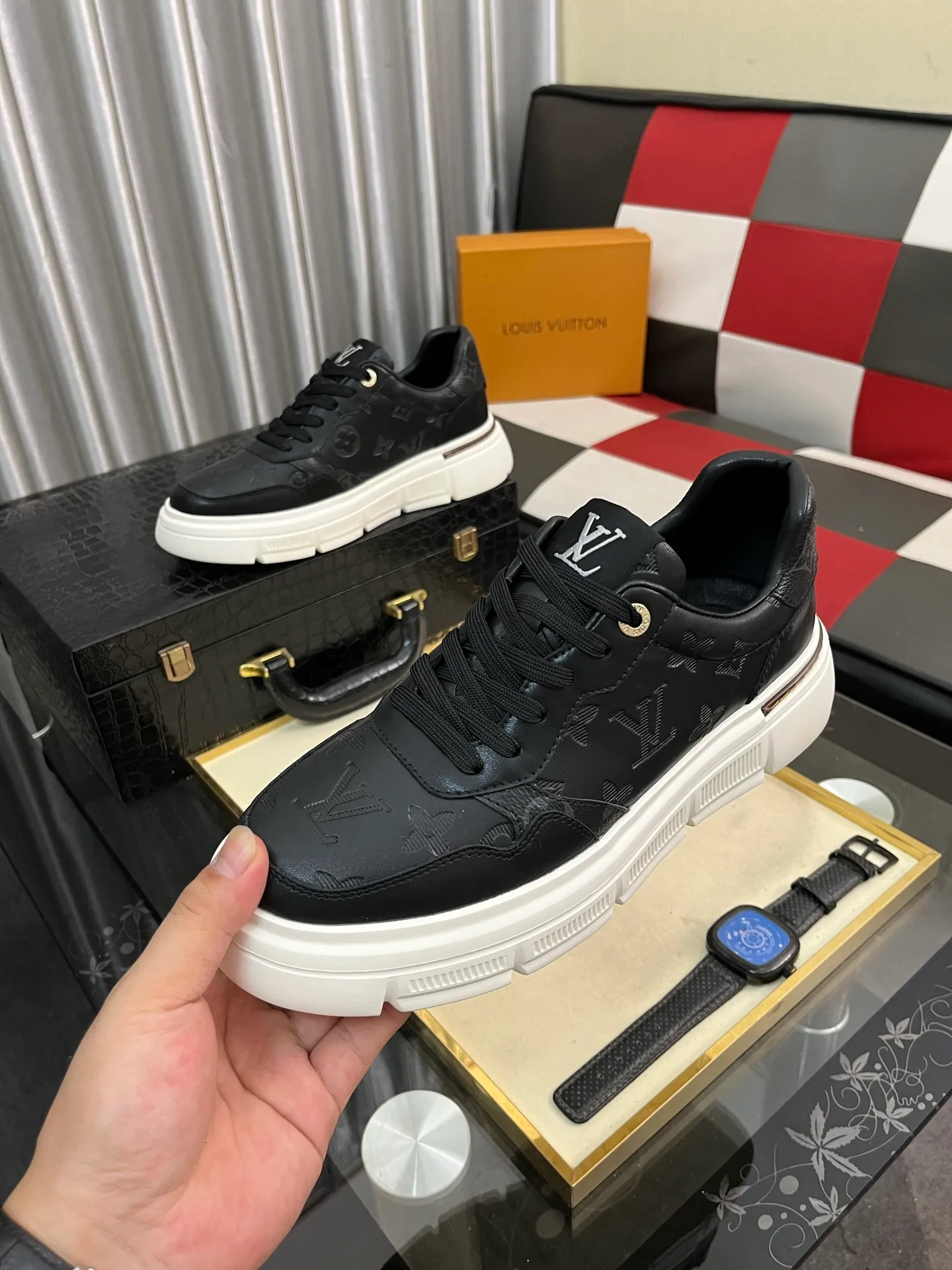 Men's shoes💰420⌚️⌚️"LOUI* VUITTO*" popular men's casual shoes, genuine Italian development💯purchasing level quality✔️The upper is made of official website material first-layer cowhide, comfortable and soft sheepskin feet⚡️Fashionable and versatile. The toe last shape is firm and full, and the soles are made from LV original molds and can be moved in and out of the counter at will. Light and comfortable on the foot~purely handmade, details determine quality! Size:38-442️⃣Colors available